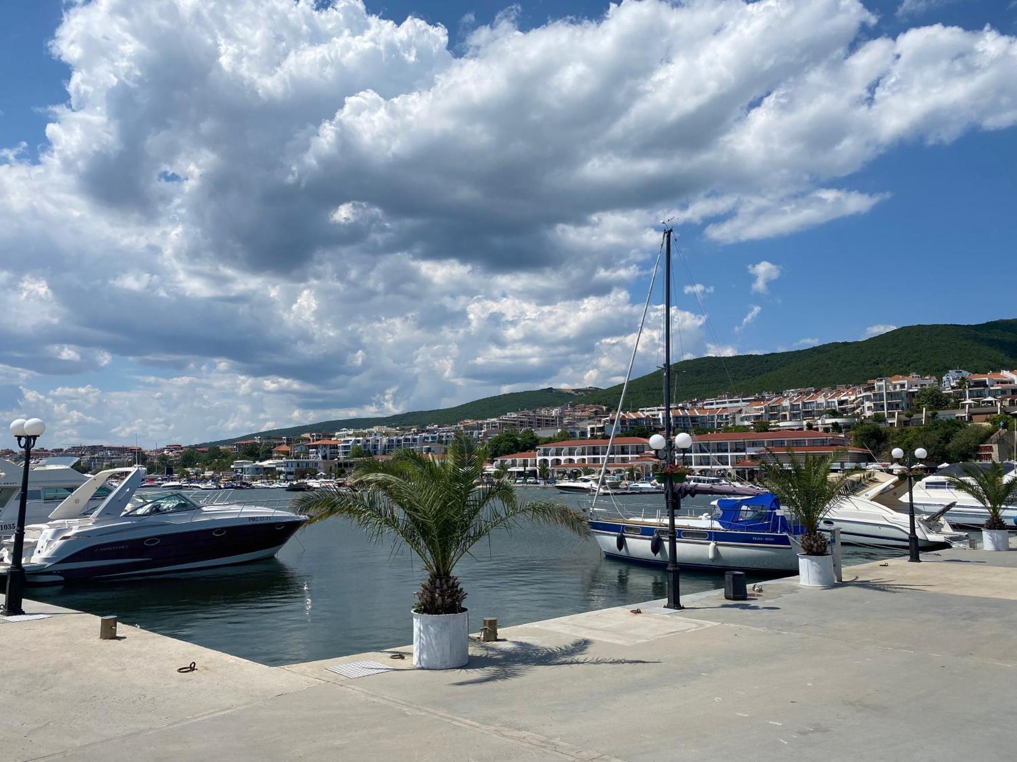 Horizon 10 'В' Apartment Sveti Vlas Buitenkant foto